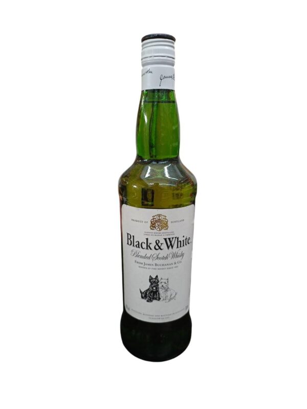 BLACK & WHITE WHISKY 700ml